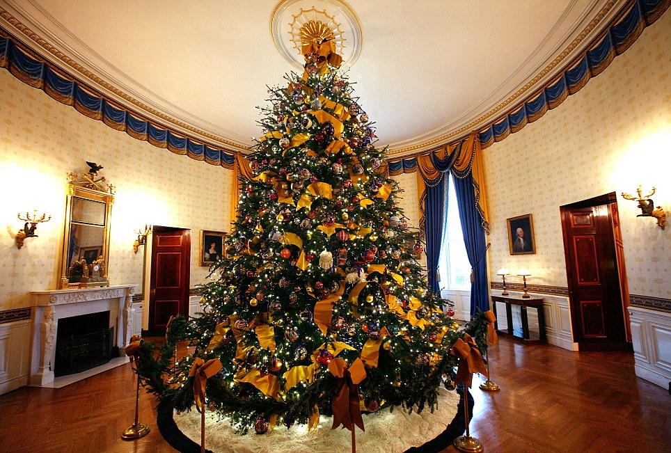 Michelle Obama recibe voluntarios de Navidad en la Casa Blanca